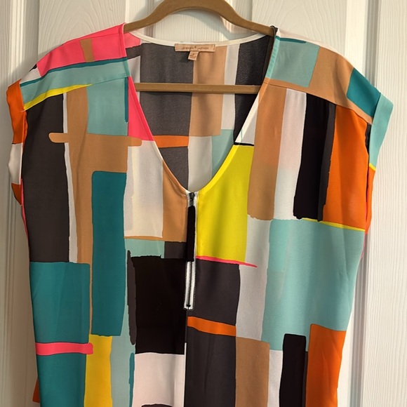 Pretty multicolored geometric top - Picture 3 of 5